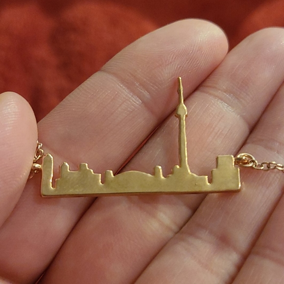 Toronto sky line chain not real gold - Picture 4 of 4